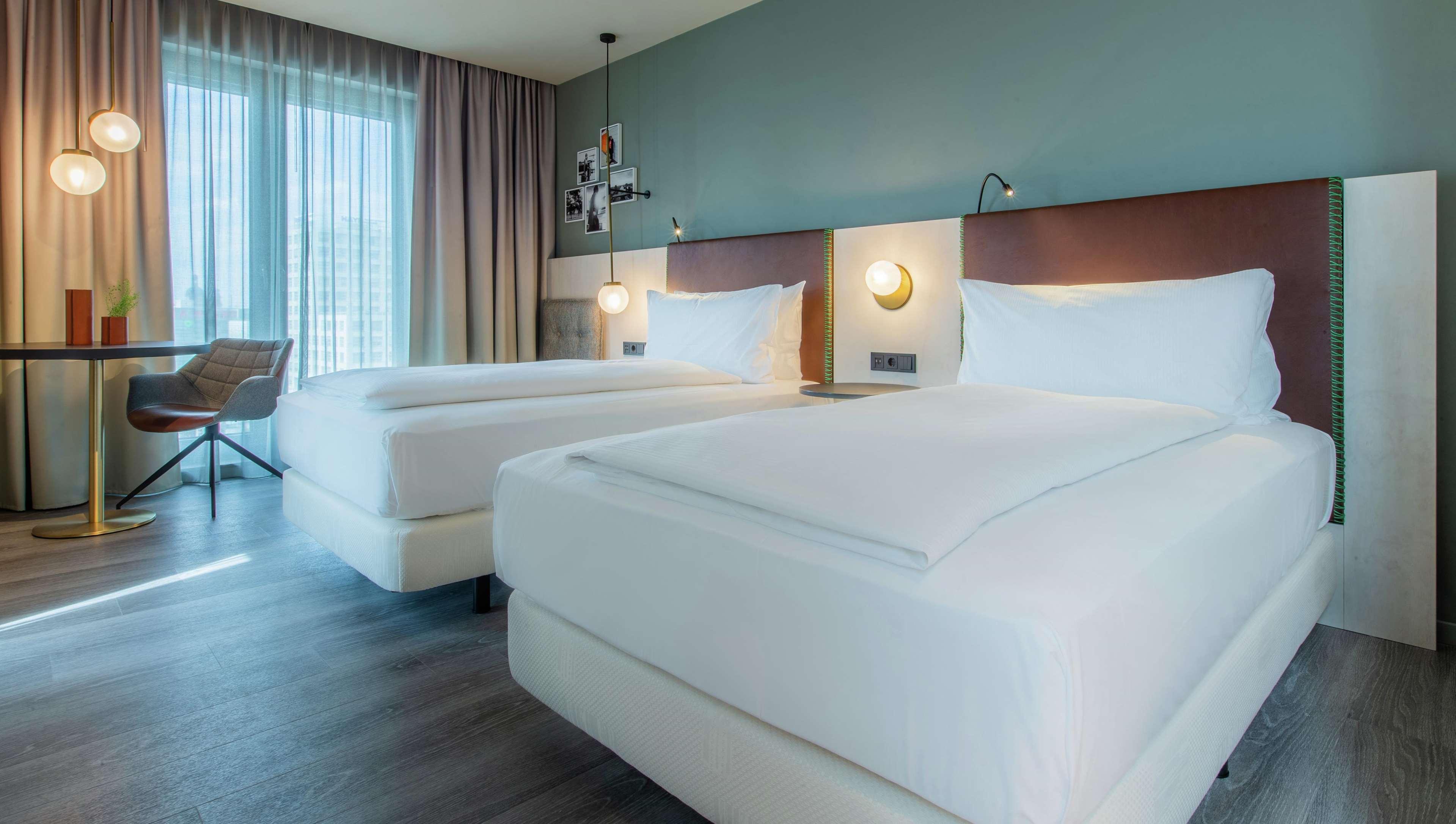 Hilton Garden Inn Mannheim Bagian luar foto