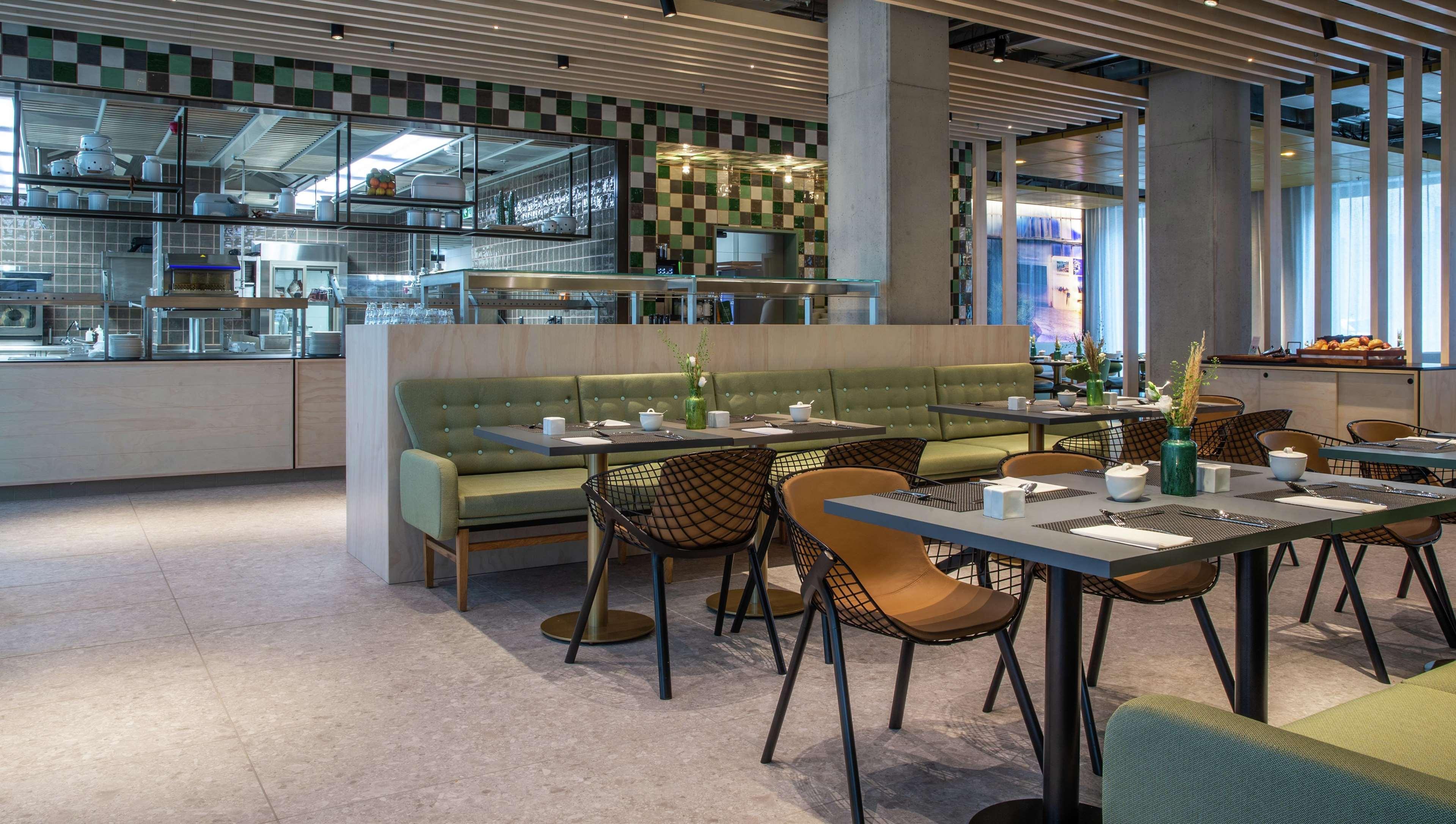 Hilton Garden Inn Mannheim Bagian luar foto