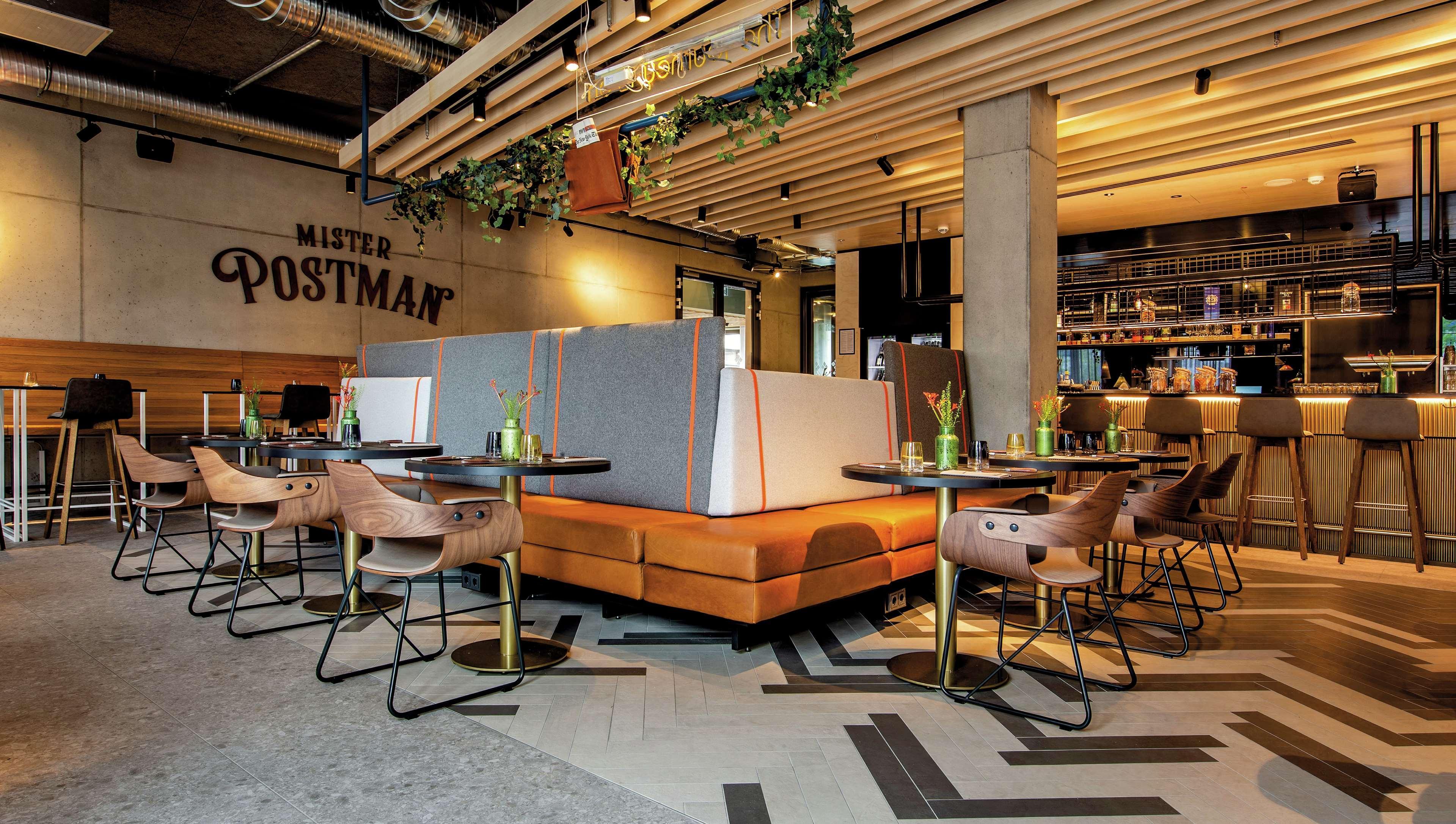 Hilton Garden Inn Mannheim Bagian luar foto
