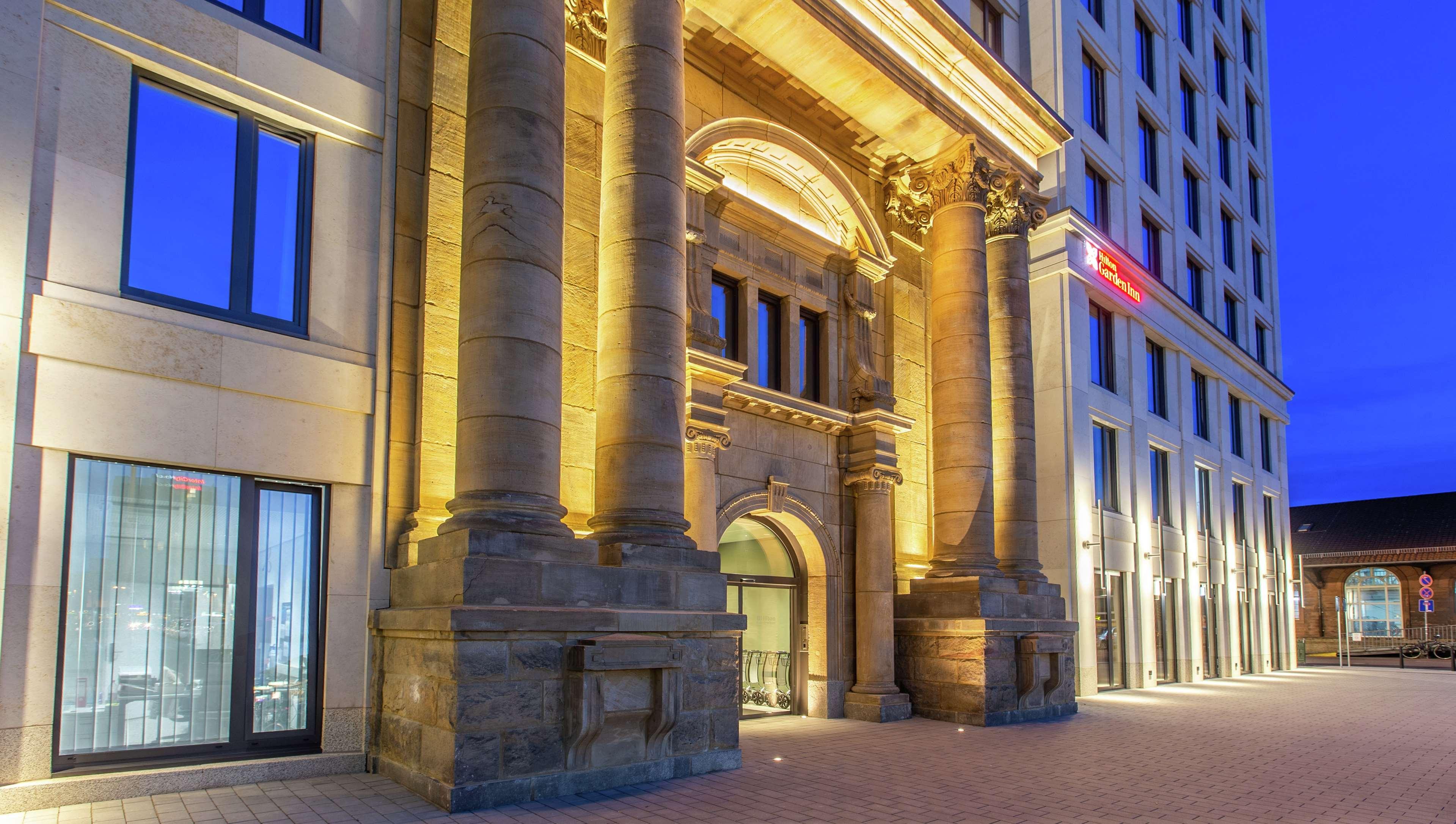Hilton Garden Inn Mannheim Bagian luar foto