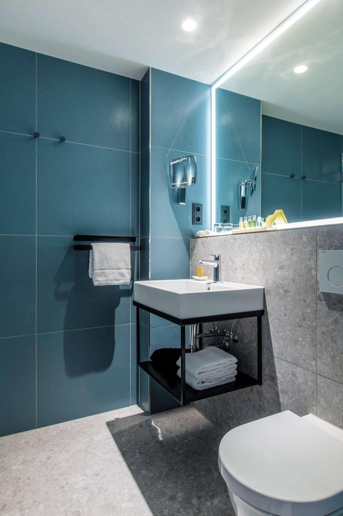 Hilton Garden Inn Mannheim Bagian luar foto