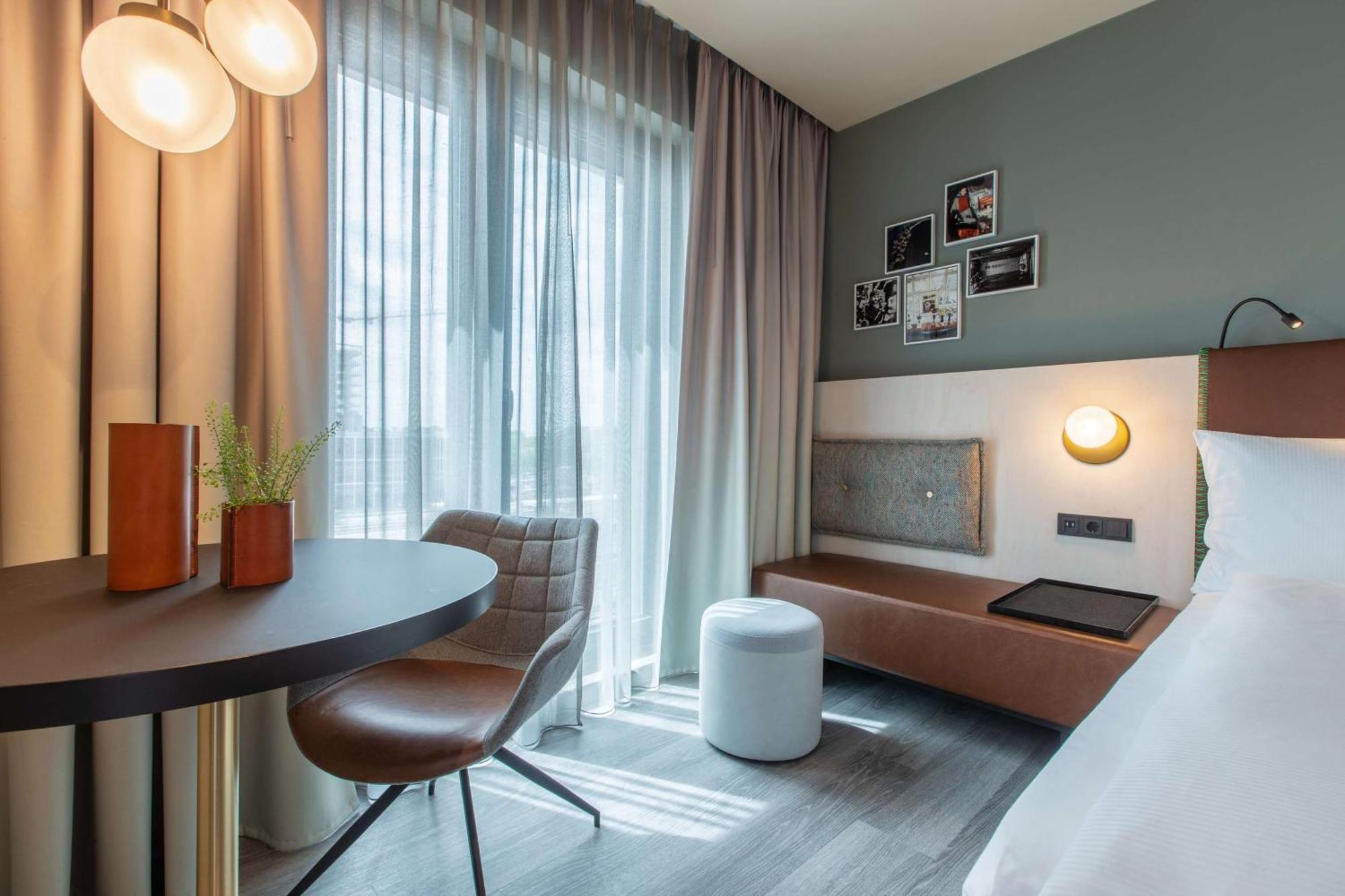 Hilton Garden Inn Mannheim Bagian luar foto