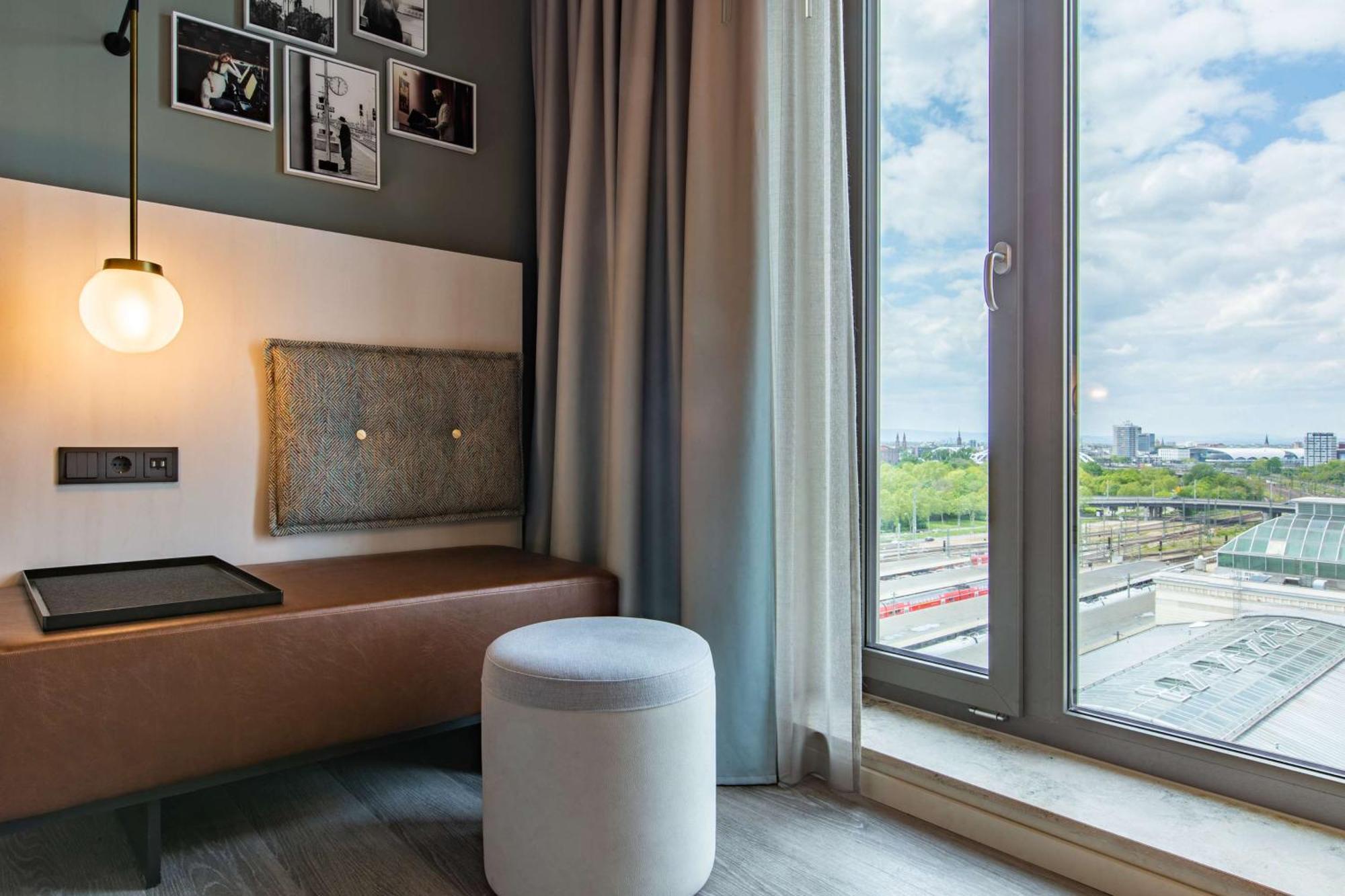 Hilton Garden Inn Mannheim Bagian luar foto