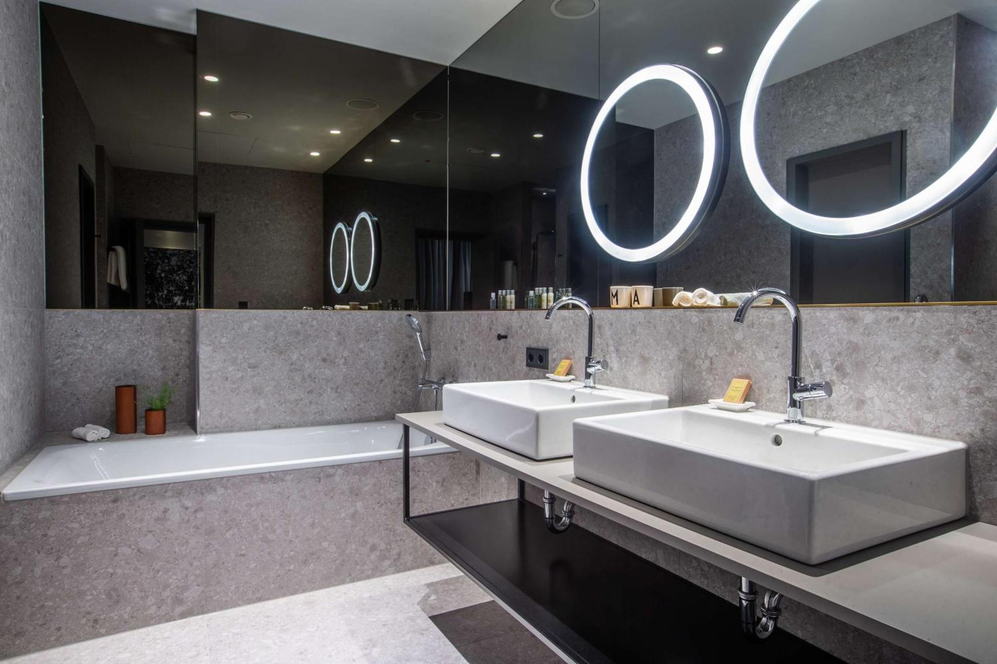 Hilton Garden Inn Mannheim Bagian luar foto