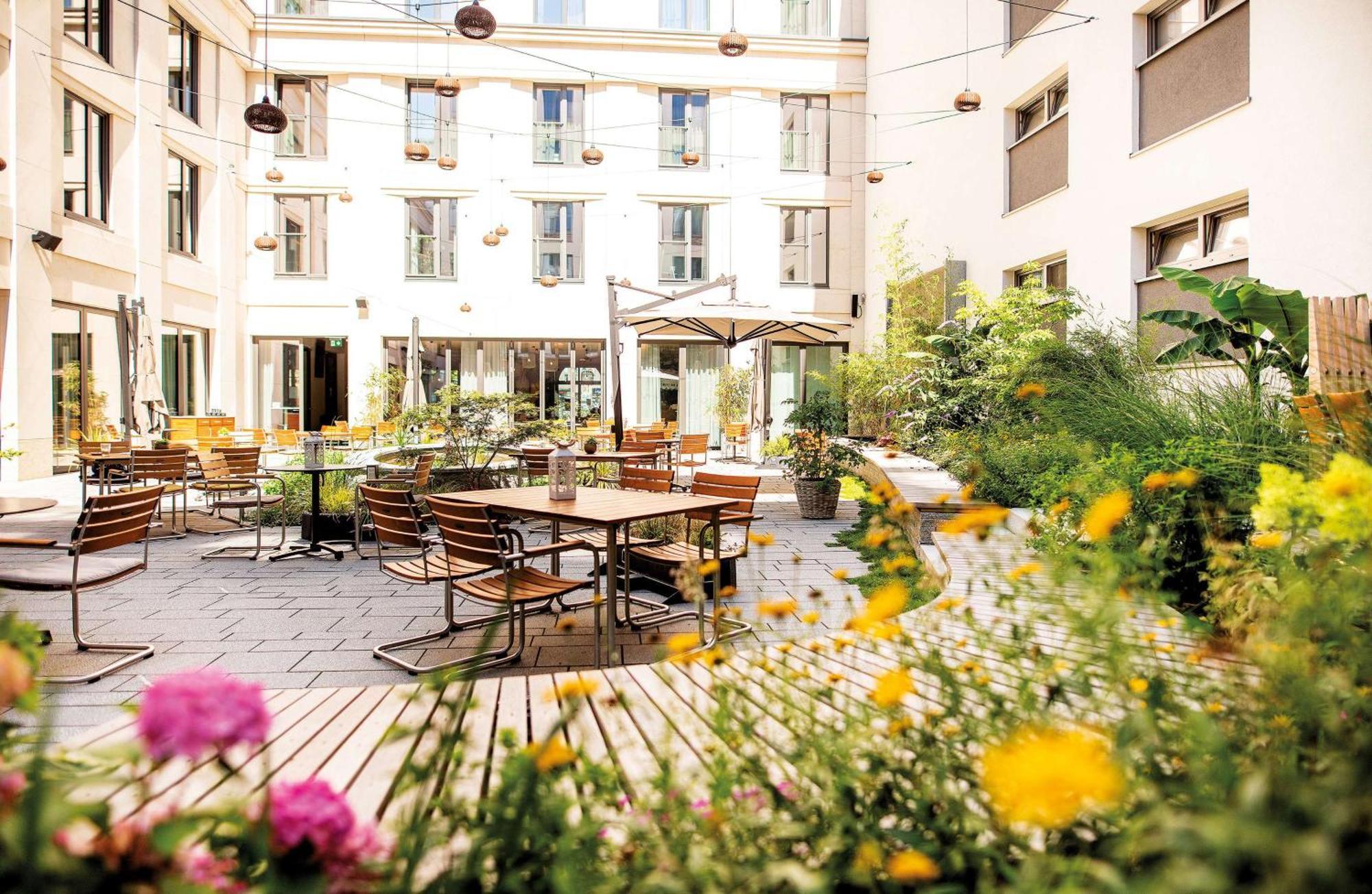 Hilton Garden Inn Mannheim Bagian luar foto